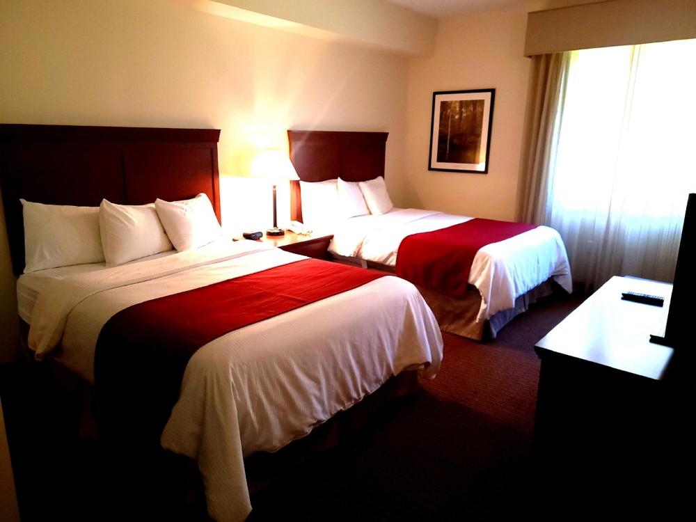 Queen Suite with Two Queen Beds - Mobility and Hearing Accessible interior